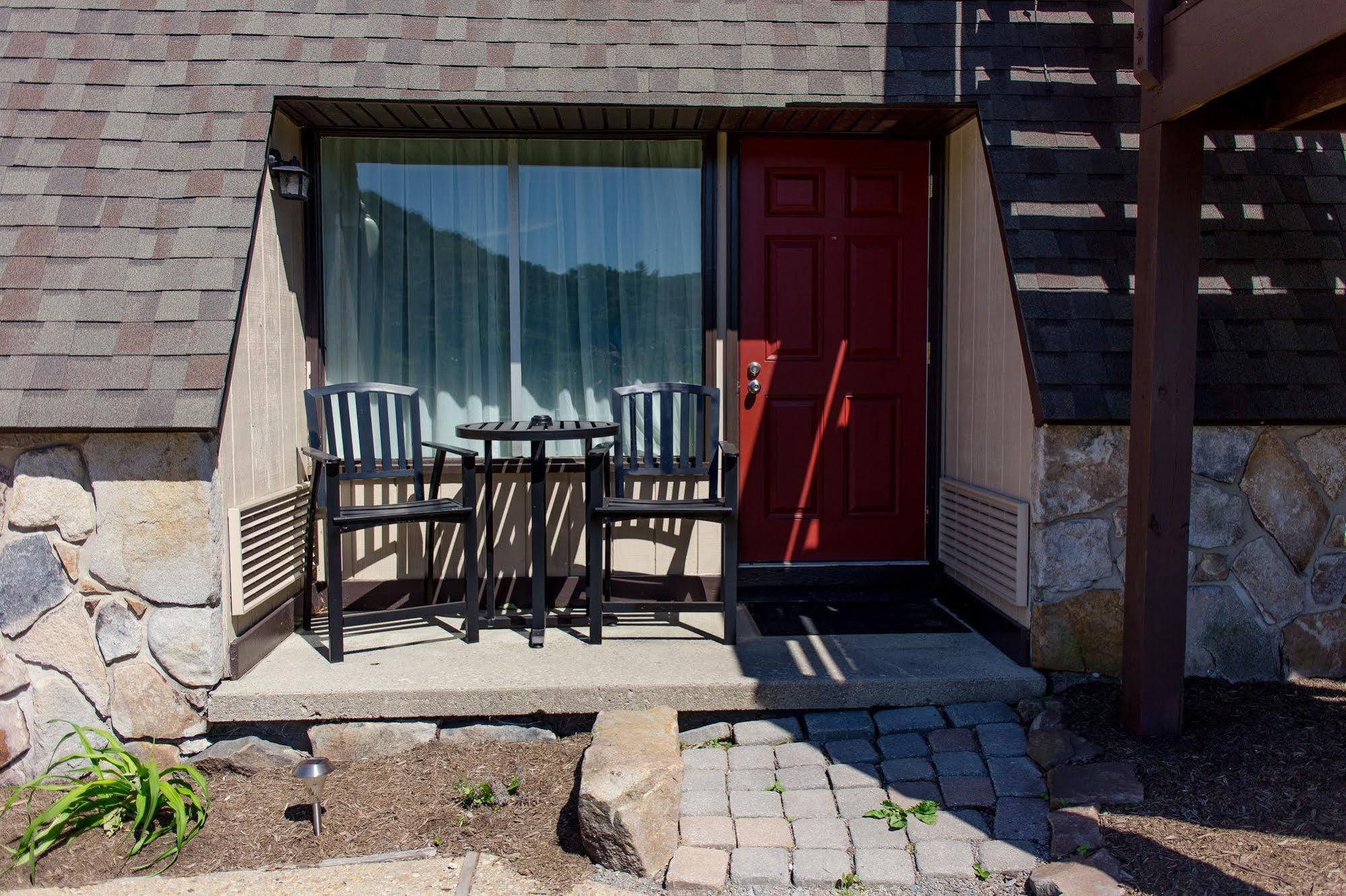 Inn At Deep Creek Oakland Exterior foto